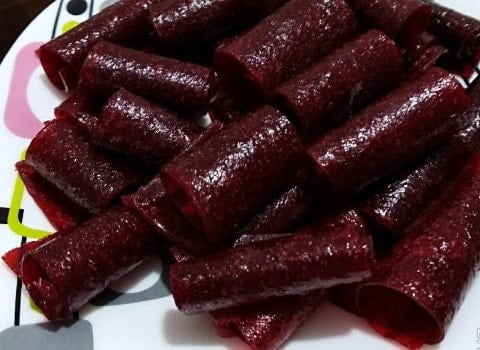 تصویر 3 از لواشک چوبی شکری تهیه شده از میوه های رسیده و طبیعی گزینه ای دلپذیر یرا علاقه مندان طعم سنتی